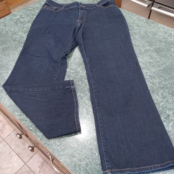 Chico's Platinum Denim Ultimate Fit Bootleg Jeans 2.5 Womens 14 Short Dark Wash - Picture 1 of 12